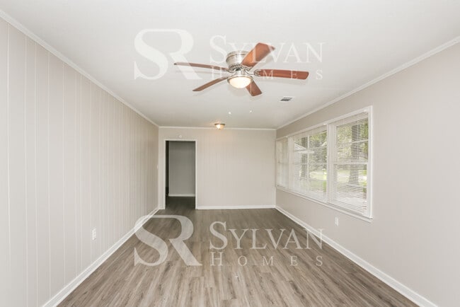 Building Photo - One-level living in this 4 BR, 2 BA home
