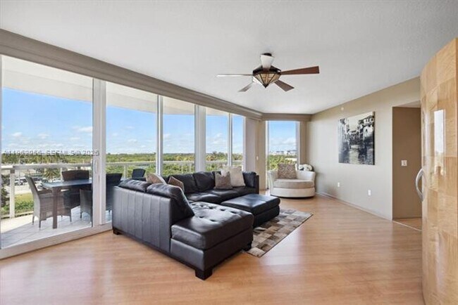 Foto del edificio - 6051 N Ocean Dr