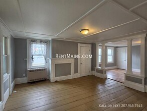 Building Photo - 31 Elm St