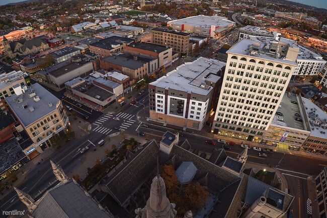 Foto del edificio - 111 S Highland Ave