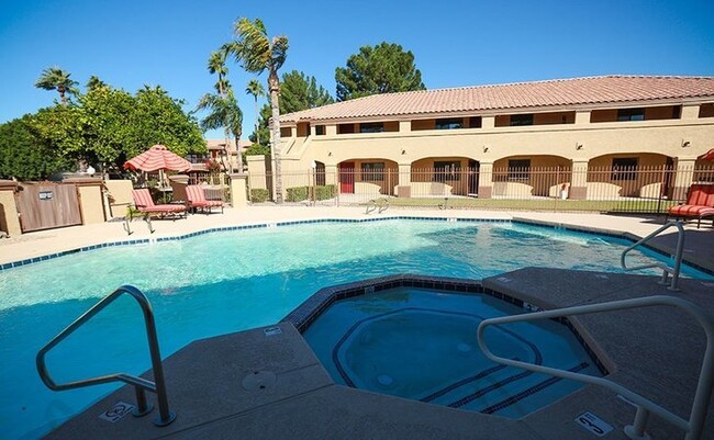 Building Photo - The Fountains at Lake Pleasant