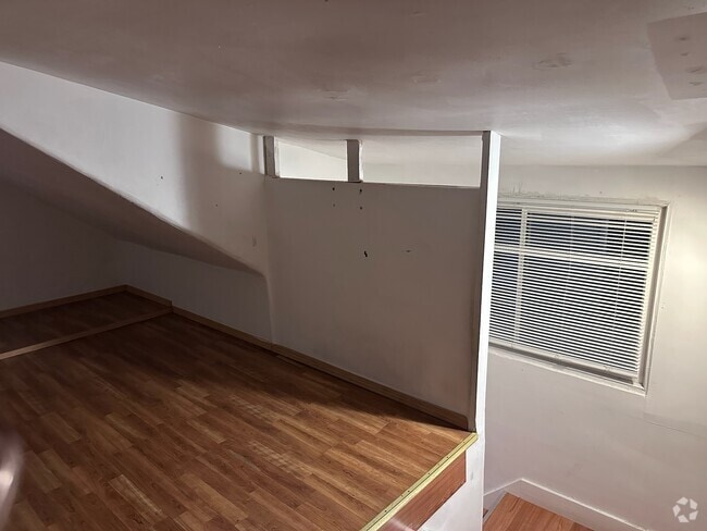 Building Photo - 734 Sims Ave