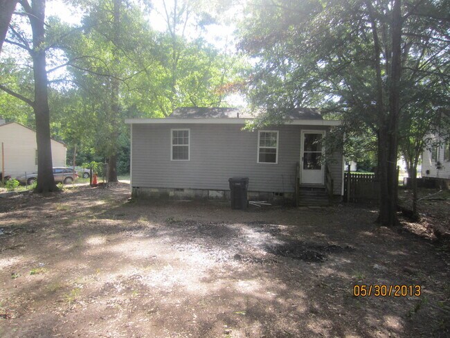 Building Photo - Nice Cozy Home