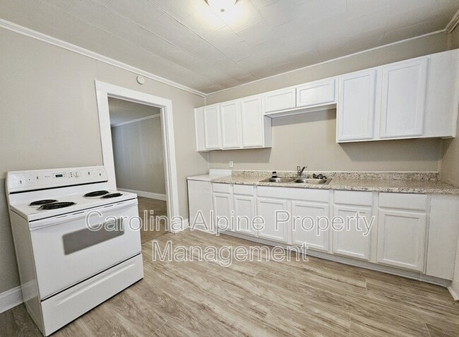 Building Photo - 1014 S Ridge Ave