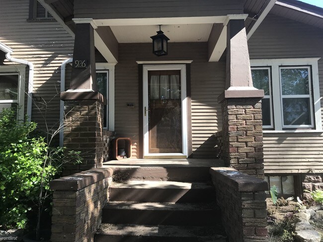 Building Photo - 2 br, 1 bath  - 926 W 11th St N