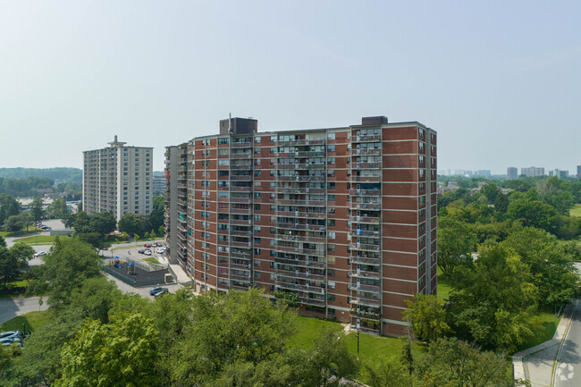 Building Photo - Golf View Towers 2