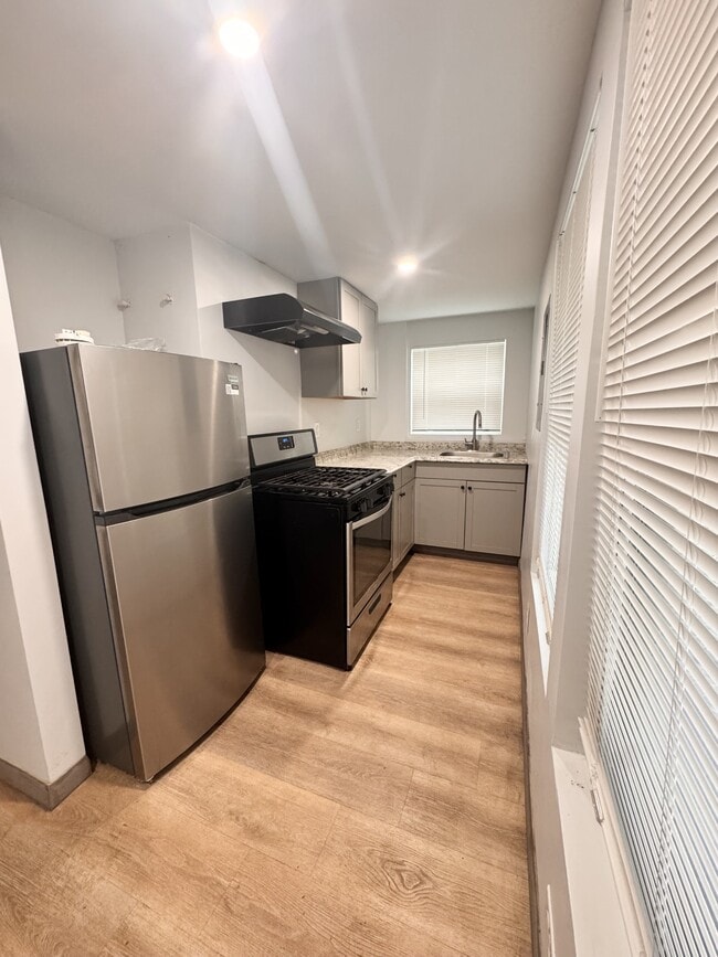 Photo - 135 E 17th St House