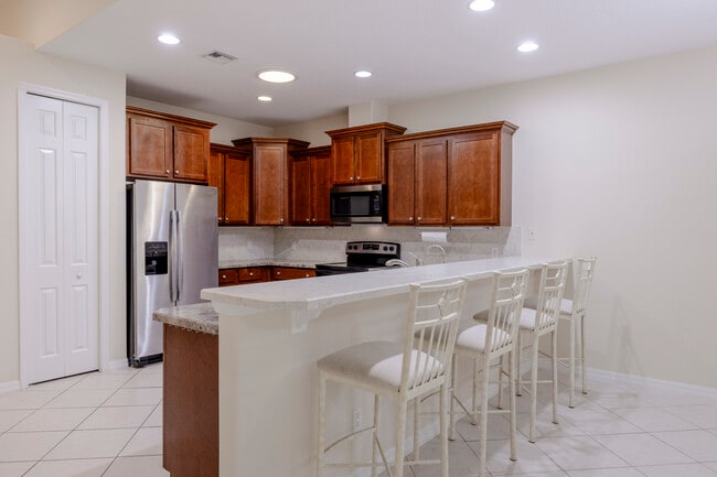 Kitchen Bar Area - 427 Pineapple Sq SW