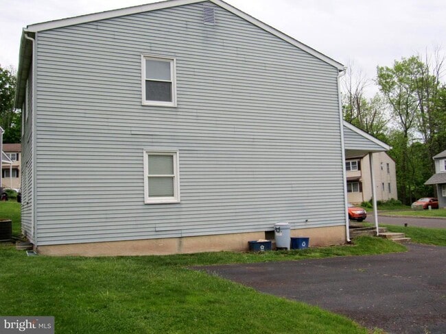 Building Photo - 28 Winard Cir