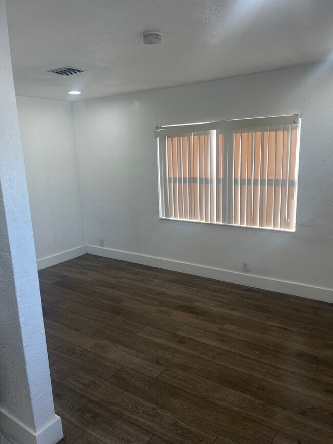 Foto del edificio - 1876 NW 69th St