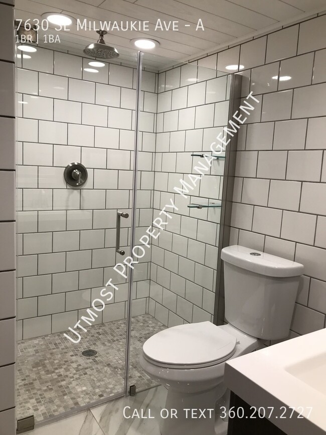 Building Photo - Cute 1bd Apartment in Heart of Sellwood Ne...