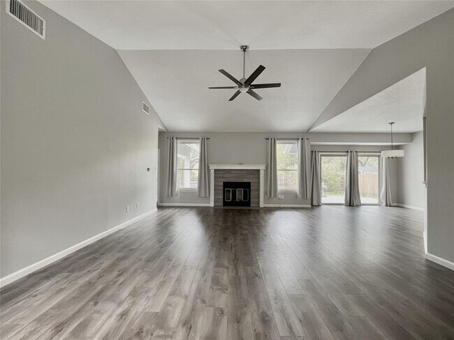 Building Photo - 11917 Meadowfire Dr