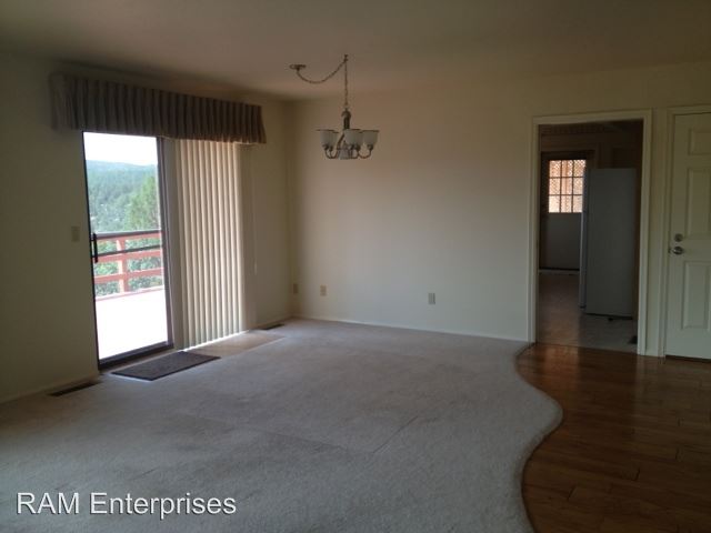 Building Photo - 1380 Solar Heights Dr