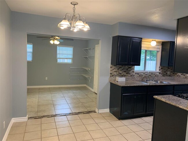 Building Photo - 1204 Turtle Creek Blvd