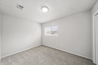 Building Photo - 303 Hearthside Cir