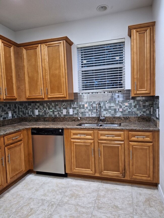 Building Photo - 1017 Priory Cir