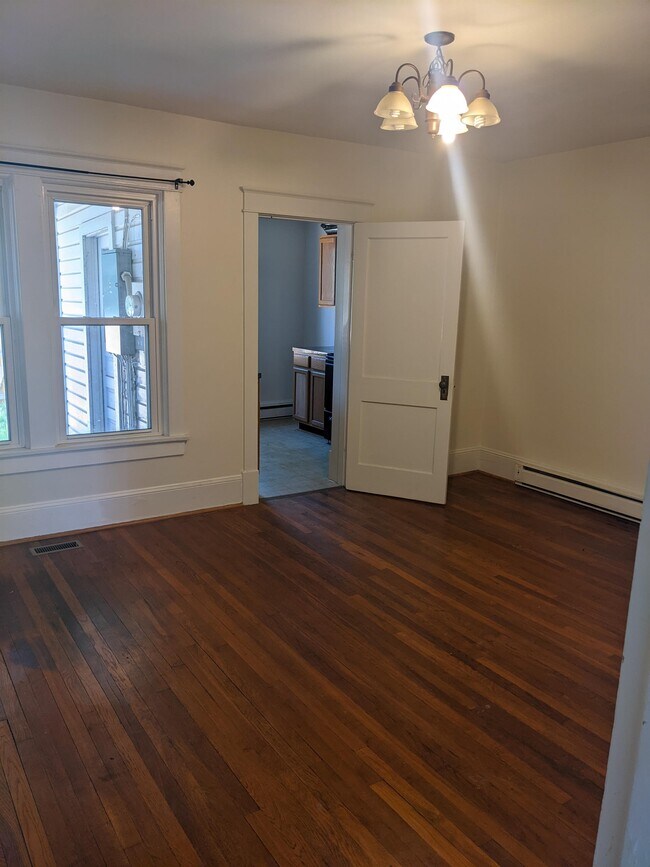 Foto del edificio - 216 E Fairfax Ln