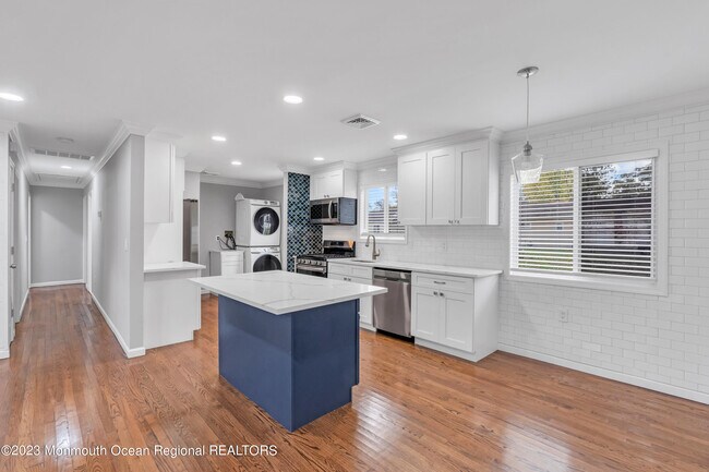 Building Photo - 708 Coral Way