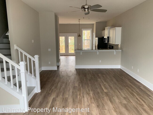 Building Photo - 3 br, 3.5 bath House - 4014 Tamarisk Lane #62