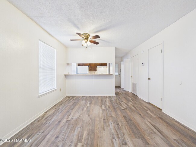 Foto del edificio - 114 Country Ln