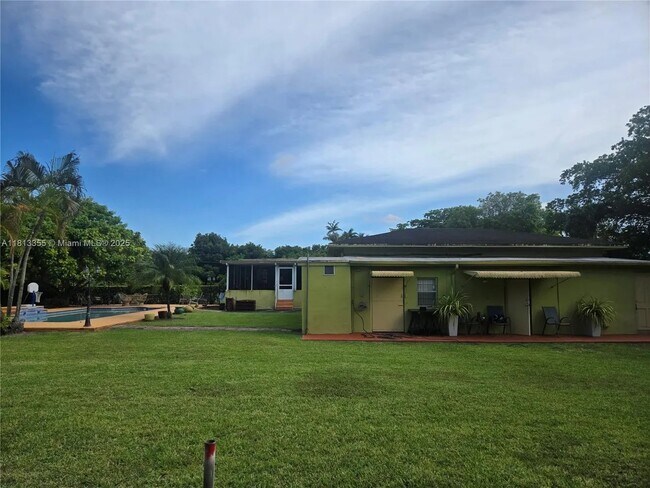 Building Photo - 12401 SW 47th St