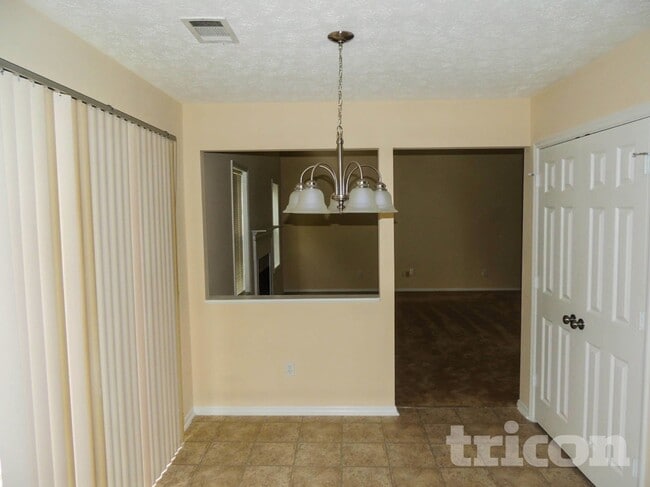 Foto del edificio - 787 Woodstone Rd