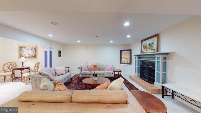 Foto del edificio - 9710 Middleton Ridge Rd