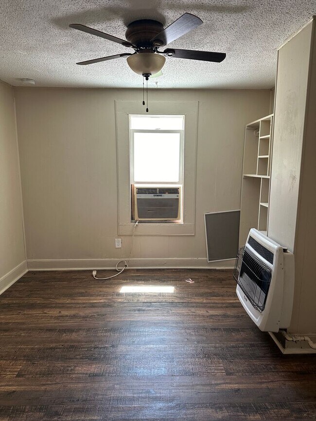 Foto del edificio - Recently refreshed 1 bedroom house