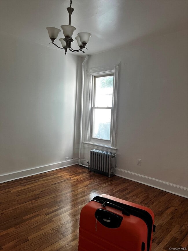 Building Photo - 847 E 220th St