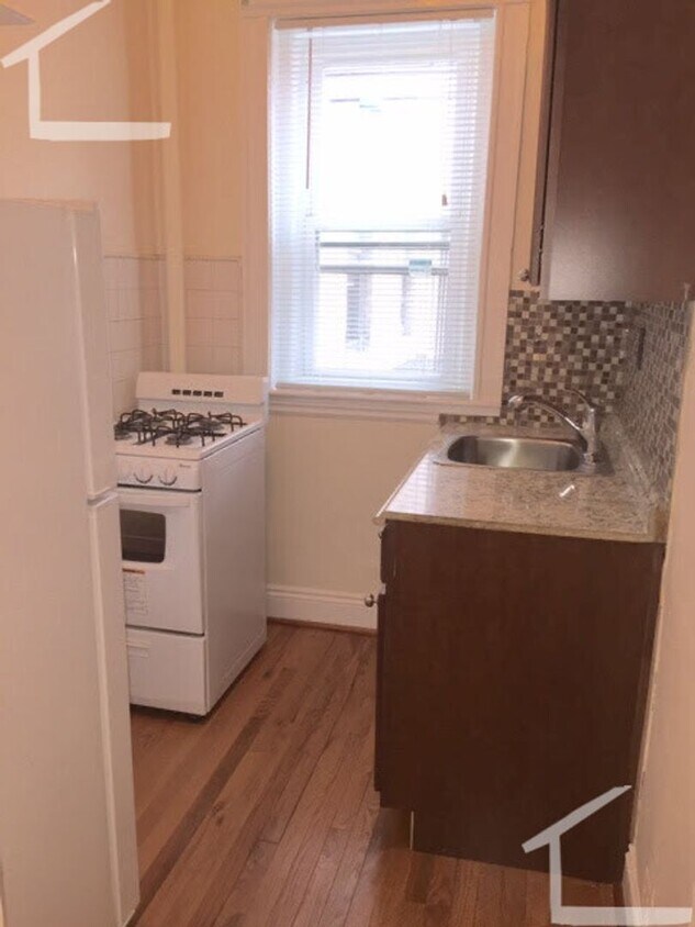 Building Photo - Brighton Comma Ave studio on the T availab...