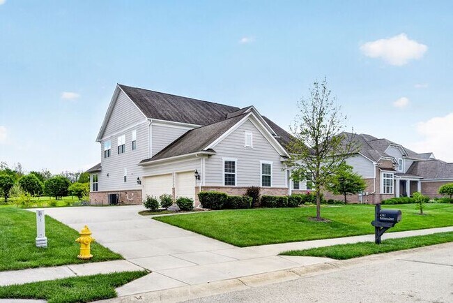 Foto del edificio - Modern Luxury with Waterfront Views in West Carmel