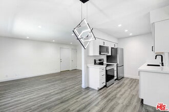 Building Photo - 1547 N Edison Blvd