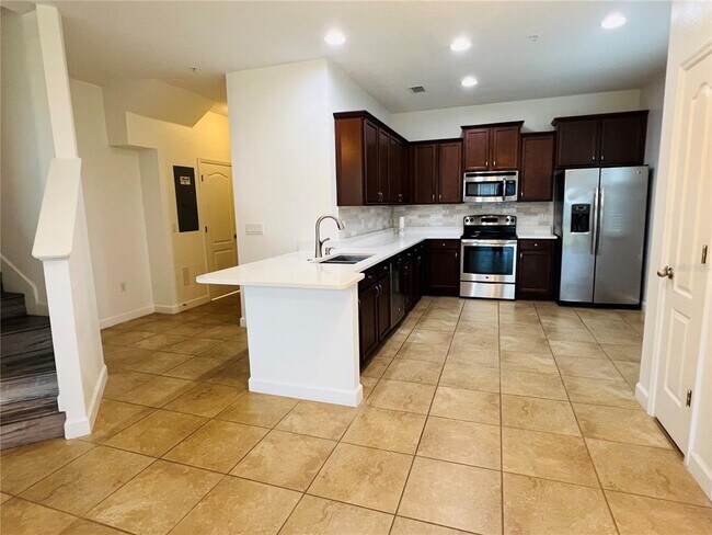 Foto del edificio - 6546 S Goldenrod Rd