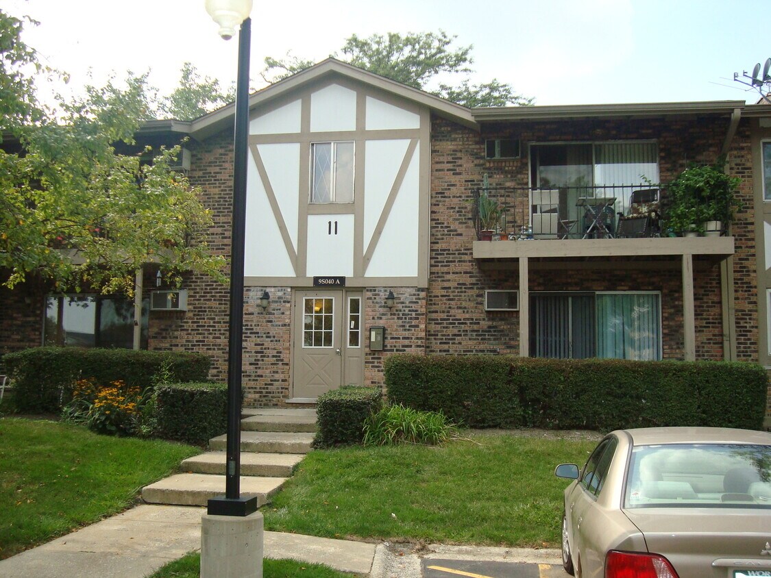 Primary Photo - 9S040 Lake Dr