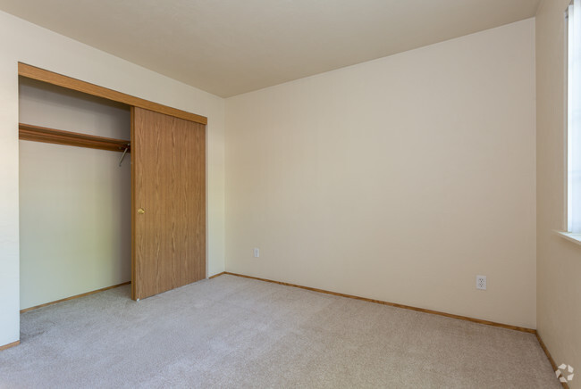 Interior Photo - Oak Tree Apartments