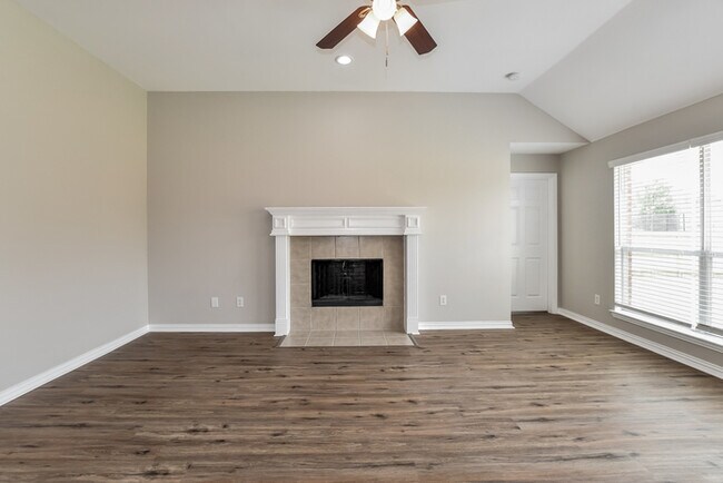Building Photo - 610 Fox Glen Dr