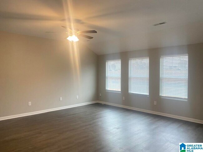 Building Photo - 397 Clear Creek Ln
