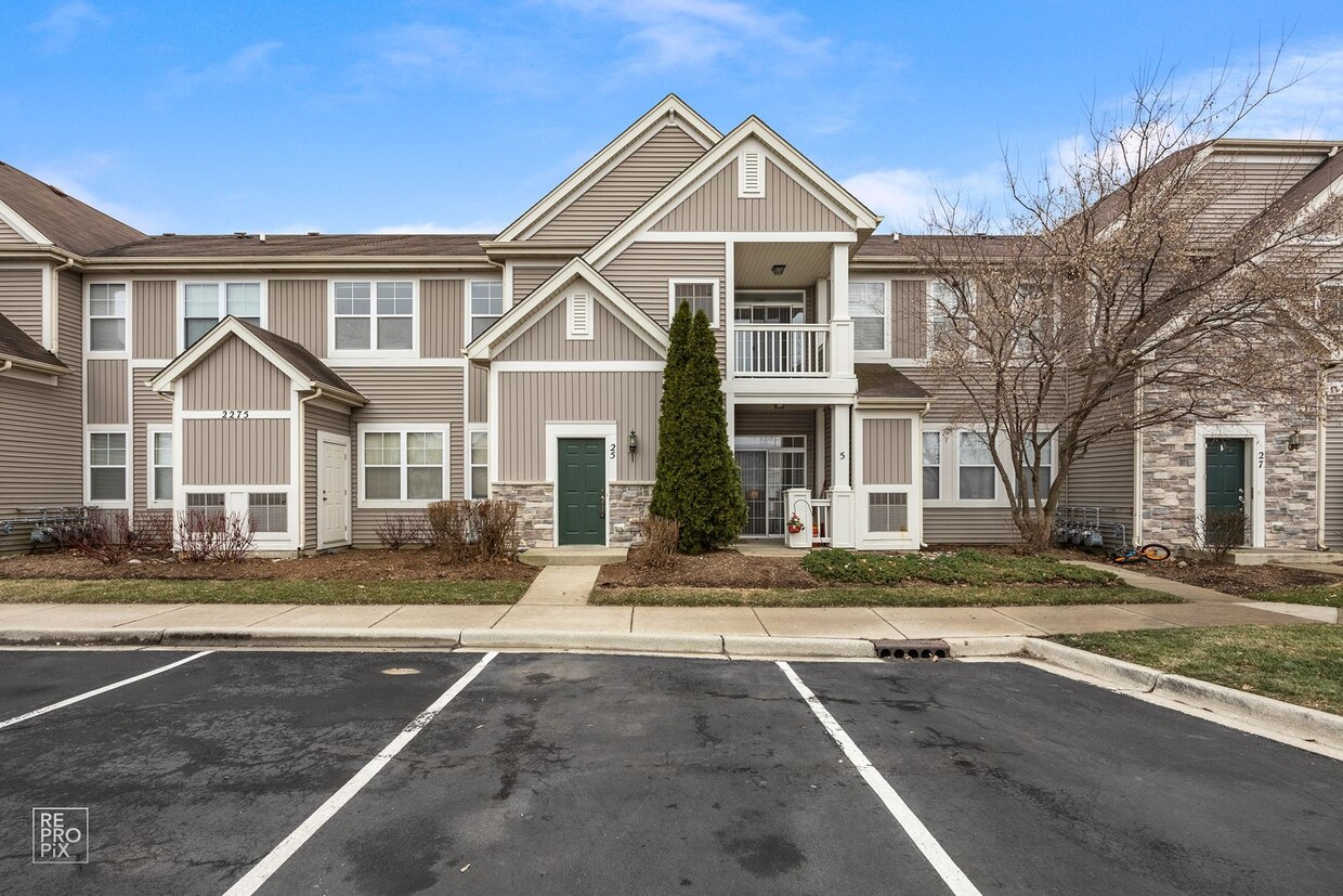 Foto principal - Cambridge Lakes Second Floor Condo