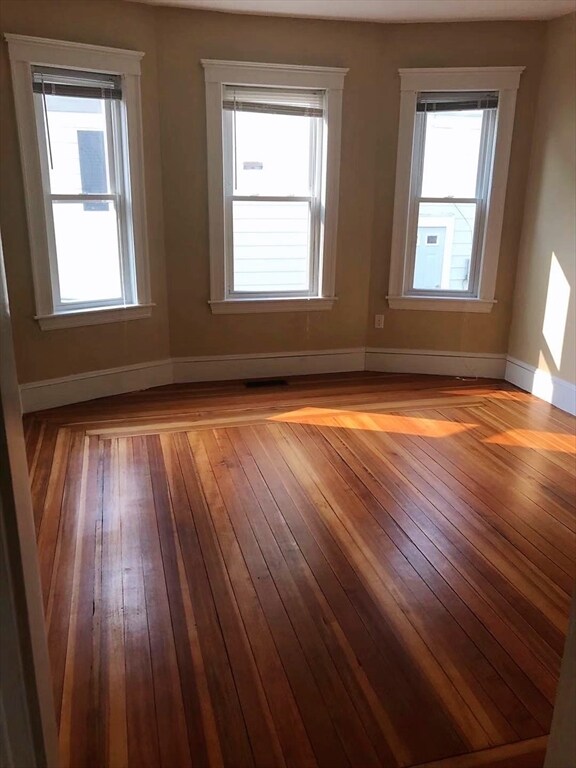 Foto del edificio - 48 Creeley Rd