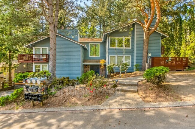 Building Photo - 303 Cervantes Cir
