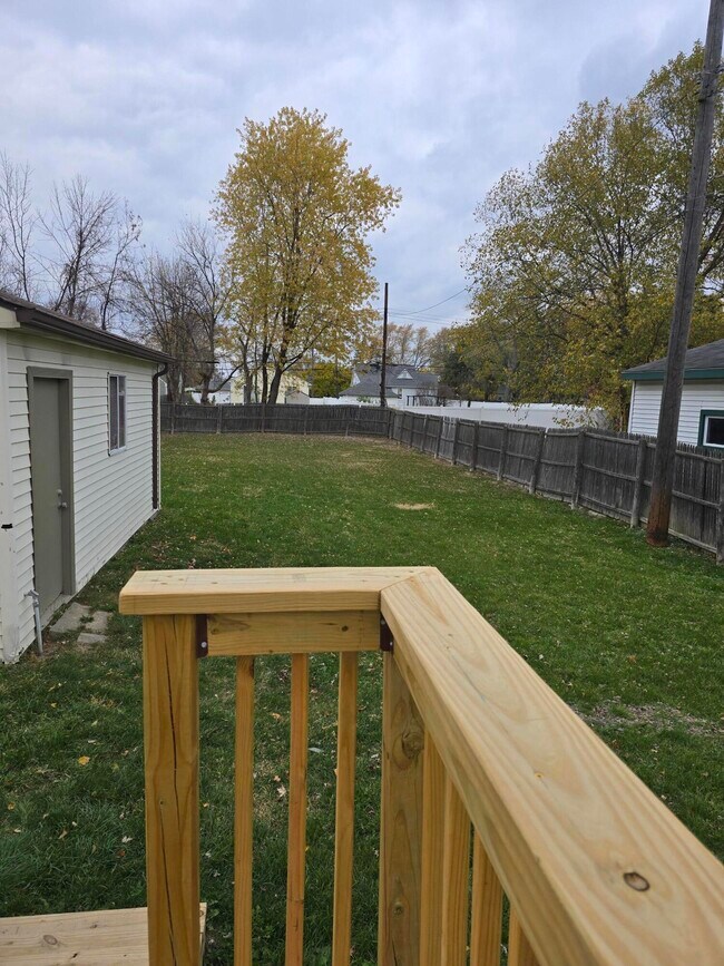 Foto del edificio - 11921 Belmont Ave