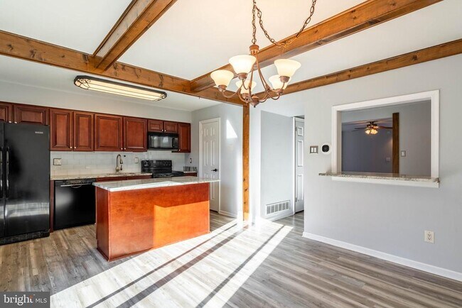 Building Photo - 112 Windham Ct