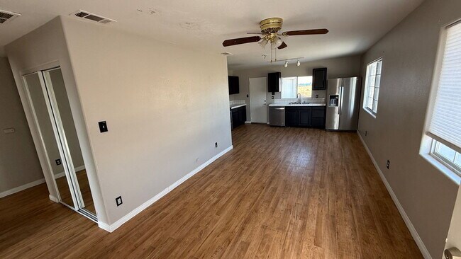 Building Photo - 879 Wilson Ave