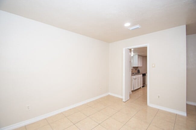 Building Photo - 6710 Stiller Dr
