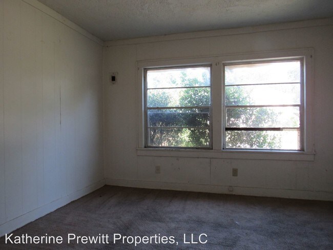 Building Photo - 820 W 23rd St