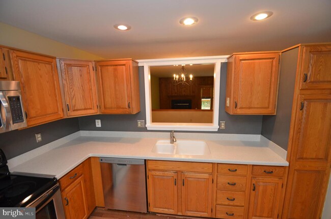 Foto del edificio - 4031 Lake Glen Rd