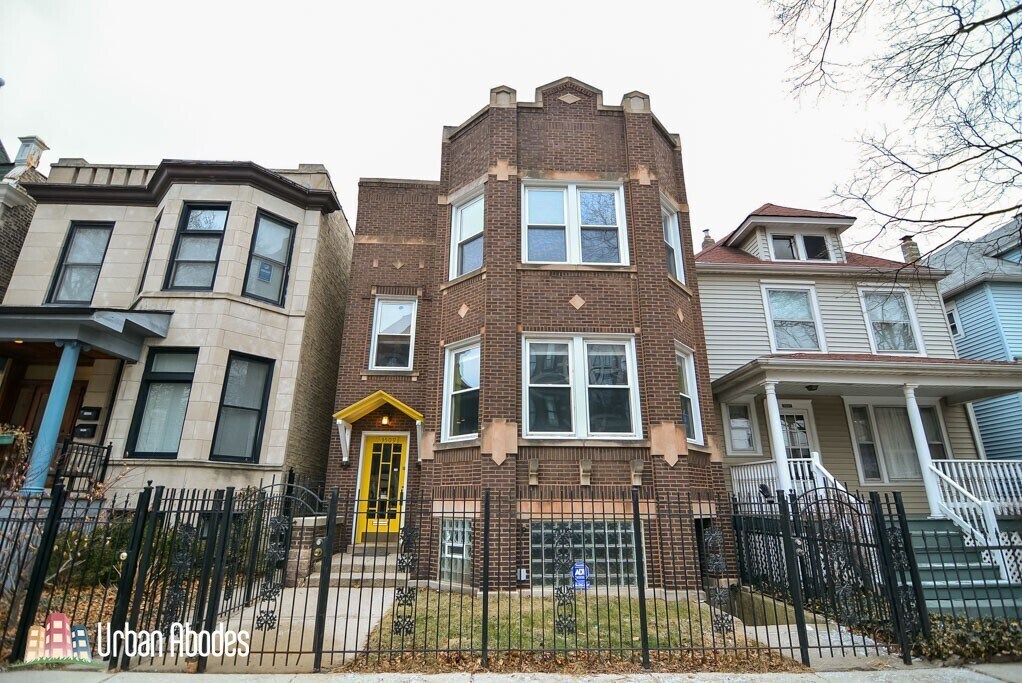 Primary Photo - 3509 N Marshfield Ave
