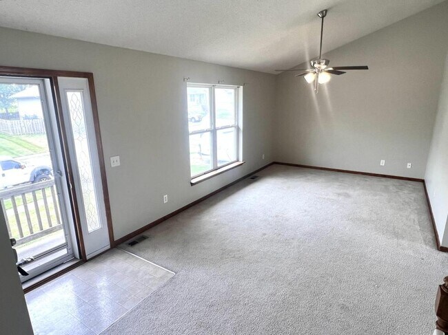 Building Photo - 1110 Buttercup St