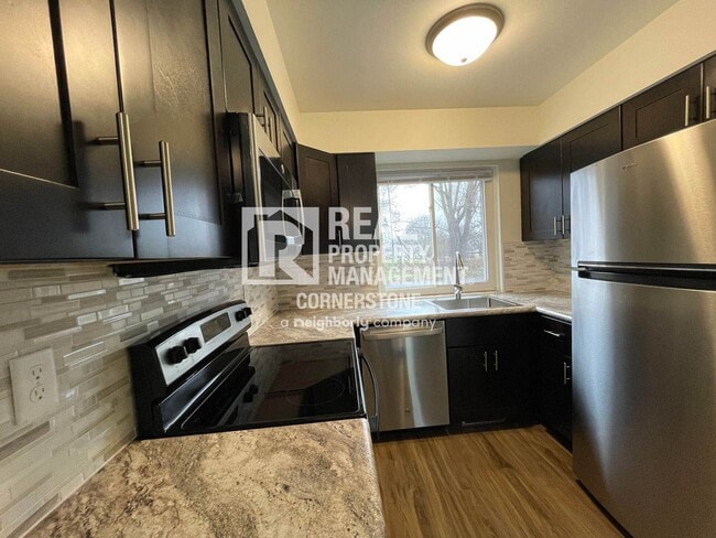 Building Photo - Modern Comfort Meets Peaceful Living