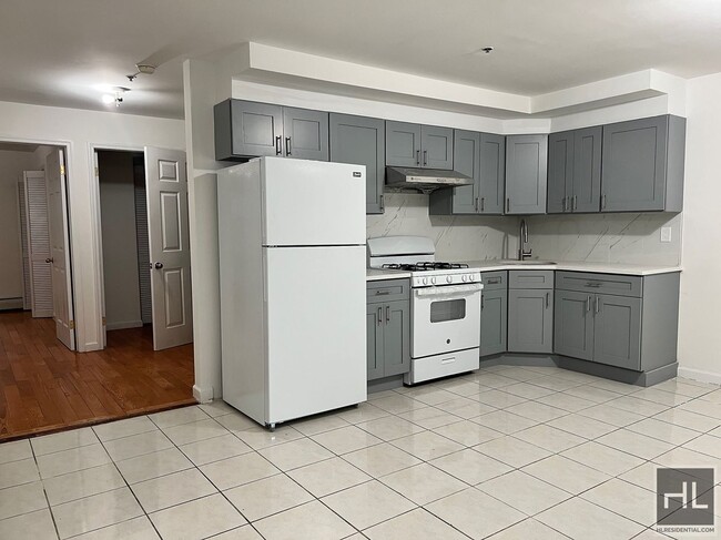 Building Photo - Amazing 2 Bed 1 bath WOODSIDE!!!